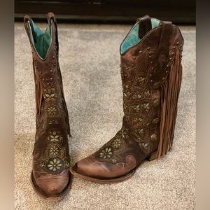 Size 8 snip toe corral boots with fringe